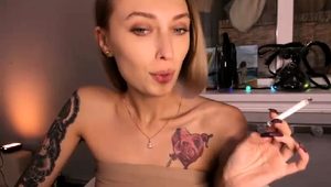  BLONDE LOVES TO MASTURBATE ON WEBCAM