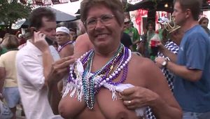  SpringBreakLife Video: Flashing In Key West